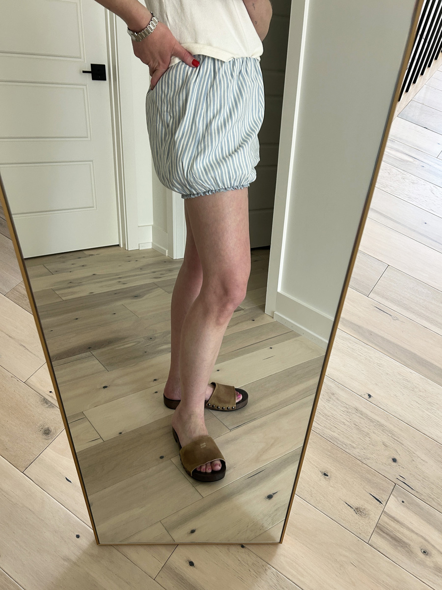 bcnqr8umpfepx3g4xu2eal Allyson Payer trying on Reformation Sylvie Shorts.