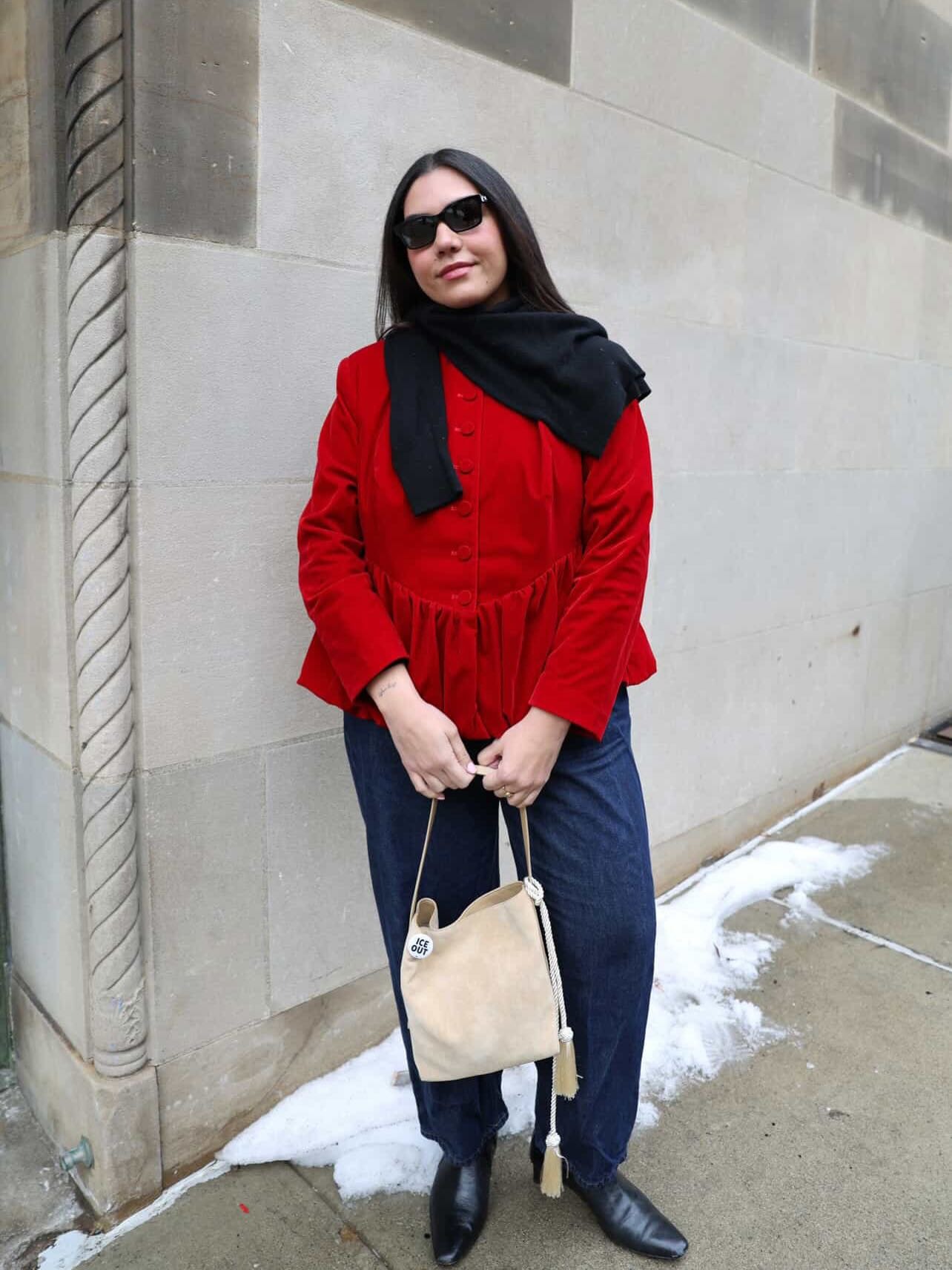 gyzmmjj845bdso2hmukzfl Woman wearing peplum top as a spring 2026 trend.