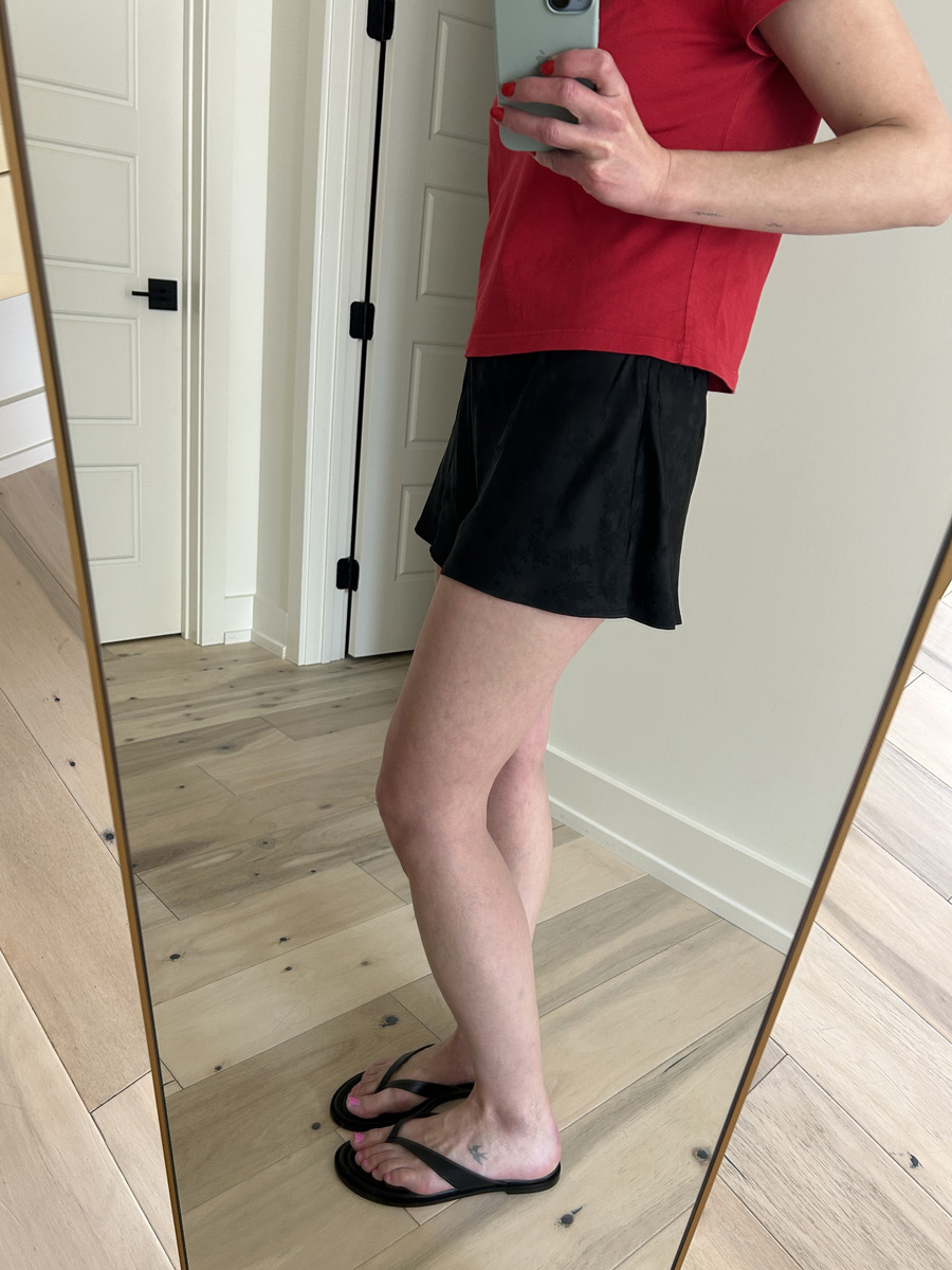 uhujnewzgpxkwmh449jo8l Allyson Payer trying on Reformation Gale Shorts.