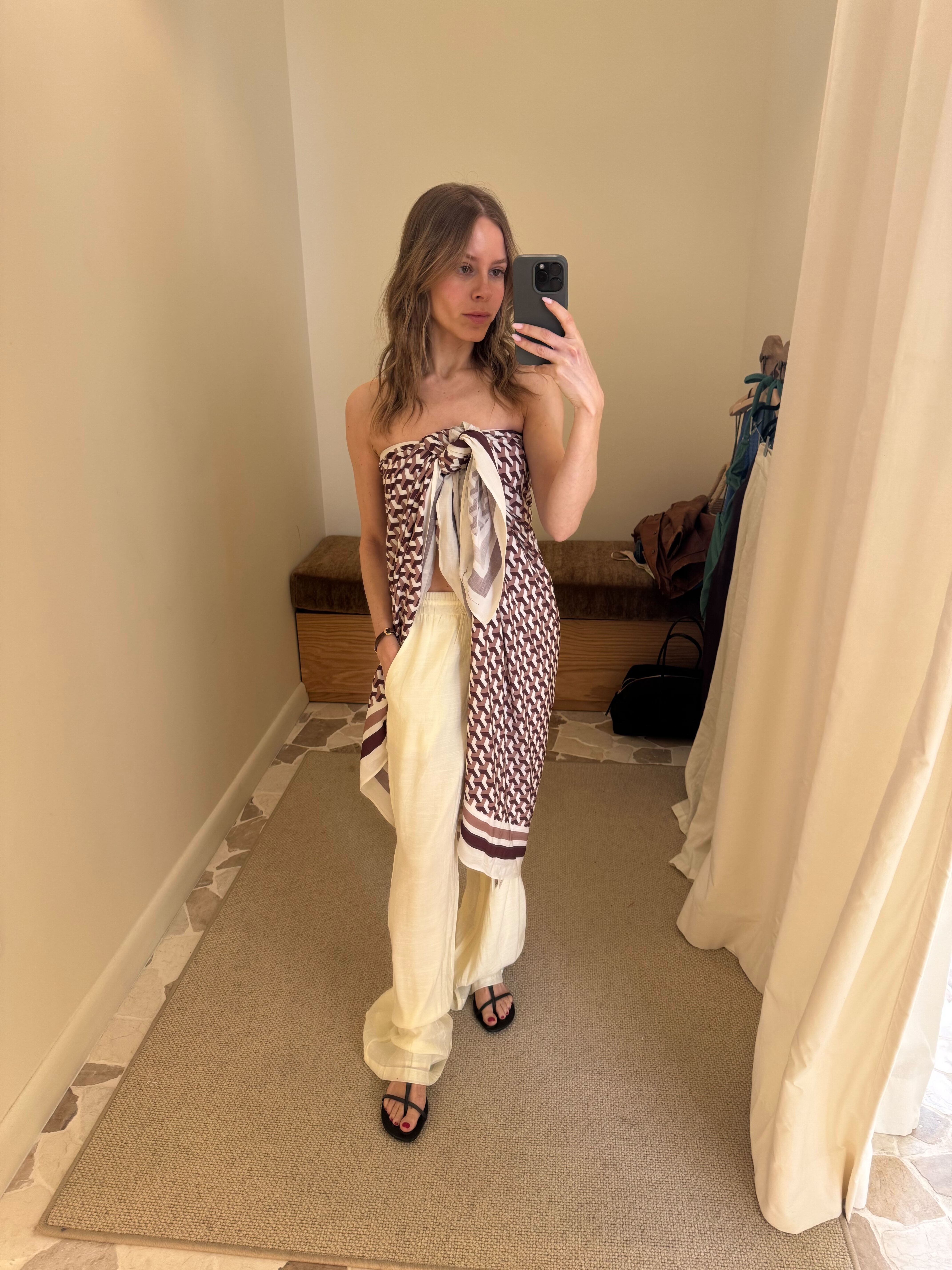 wxrbnreuwrn5wbpjdea2c5 Nikki wears a scarf top with ivory pants.