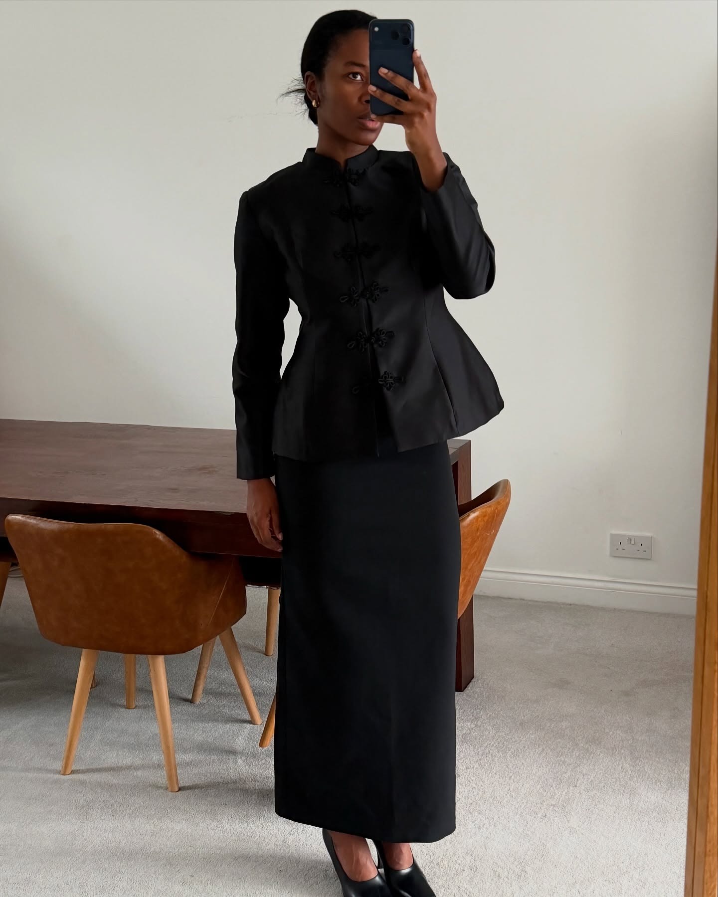 zoh9nkapq7pbuxnbes9cel Woman wearing peplum top as a spring 2026 trend.